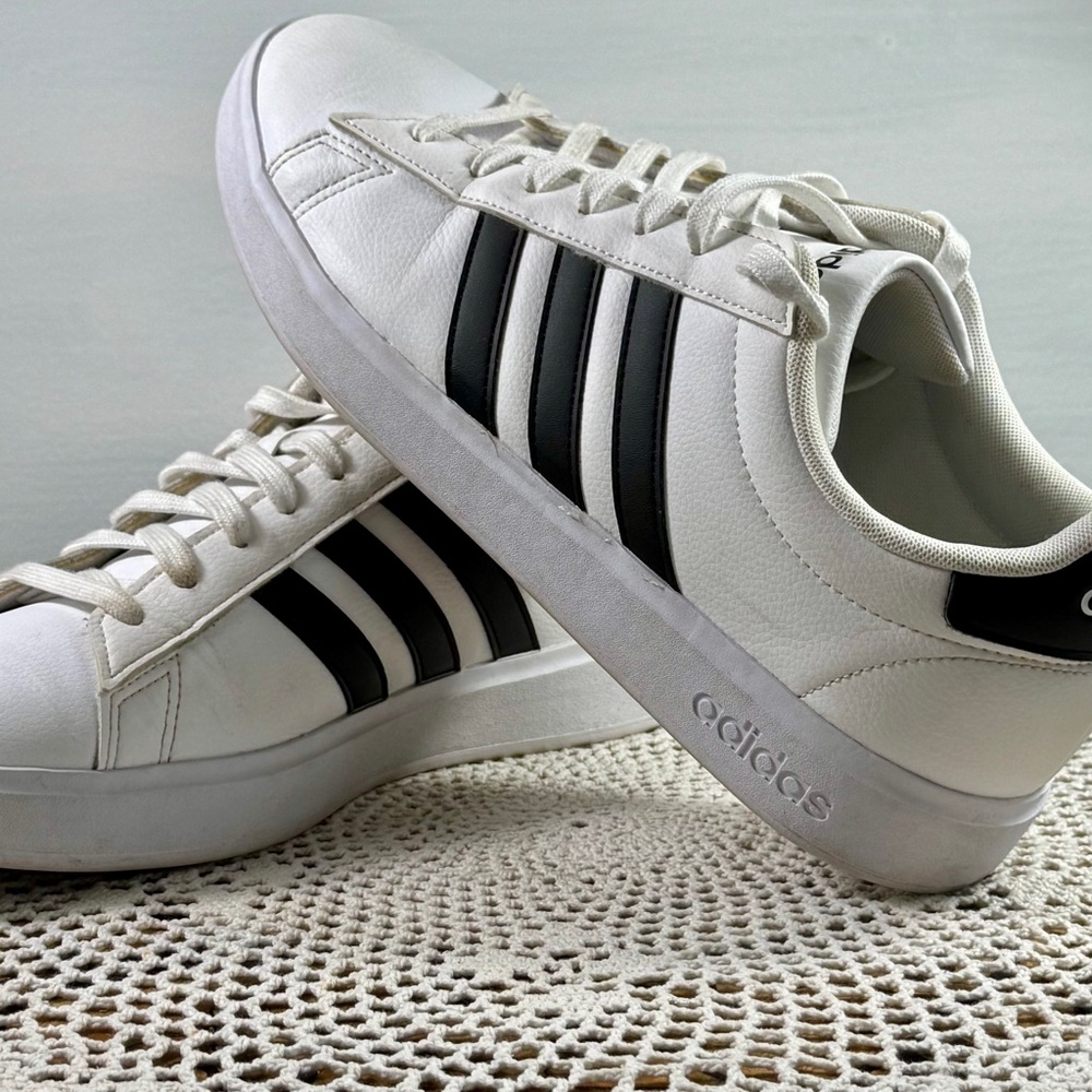 Adidas Cloudform White With Black Stripes Lace Up Size 12M Memory Foam NICE 3200